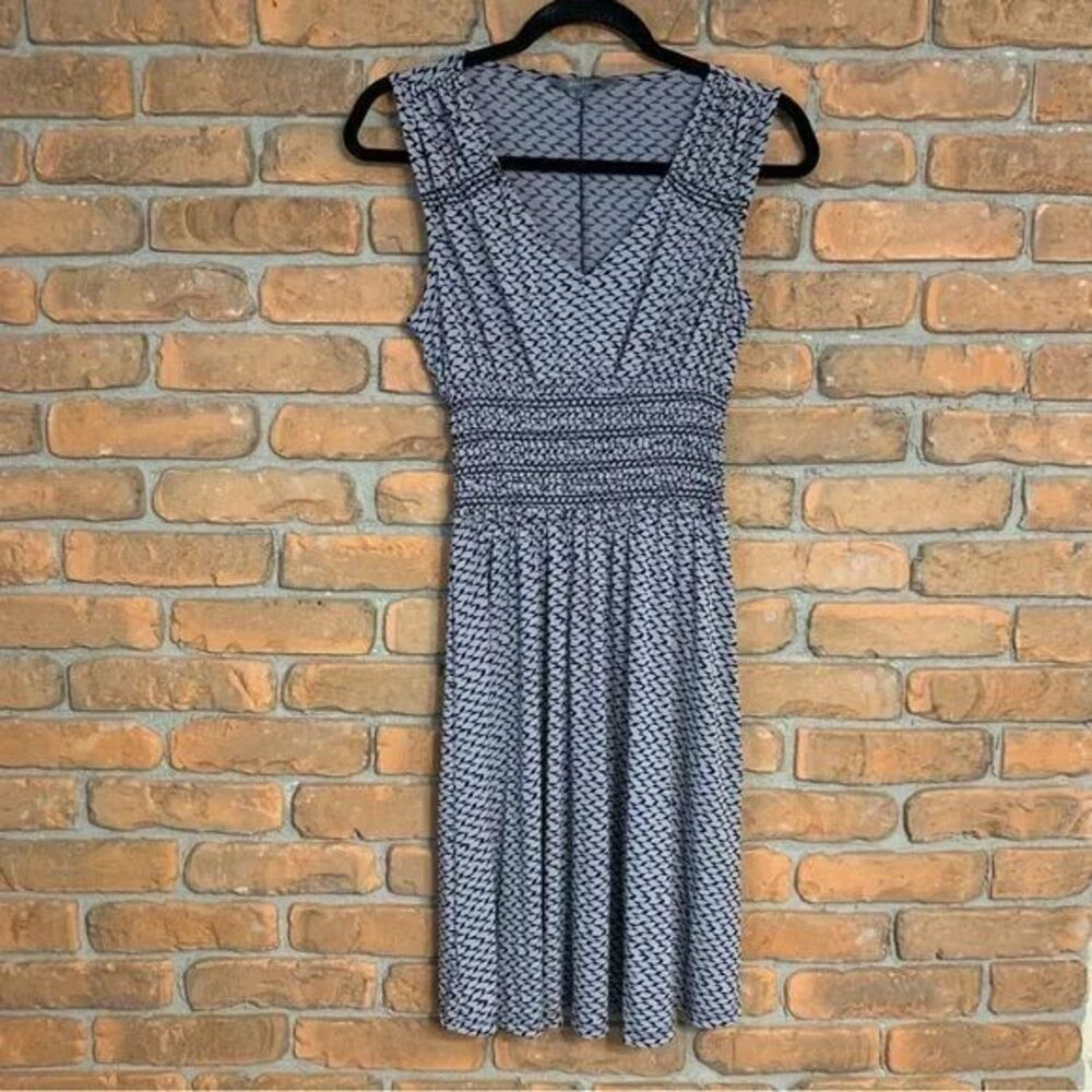 Daisy Fuentes Dress Women's Size XS Gray Black V-Neck Sleeveless Fit‎ & Flare